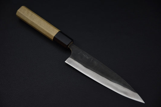 Couteau japonais ajikiri 145 mm Hitohira Hizen, vue complète avec manche en bois de ho et finition kurouchi