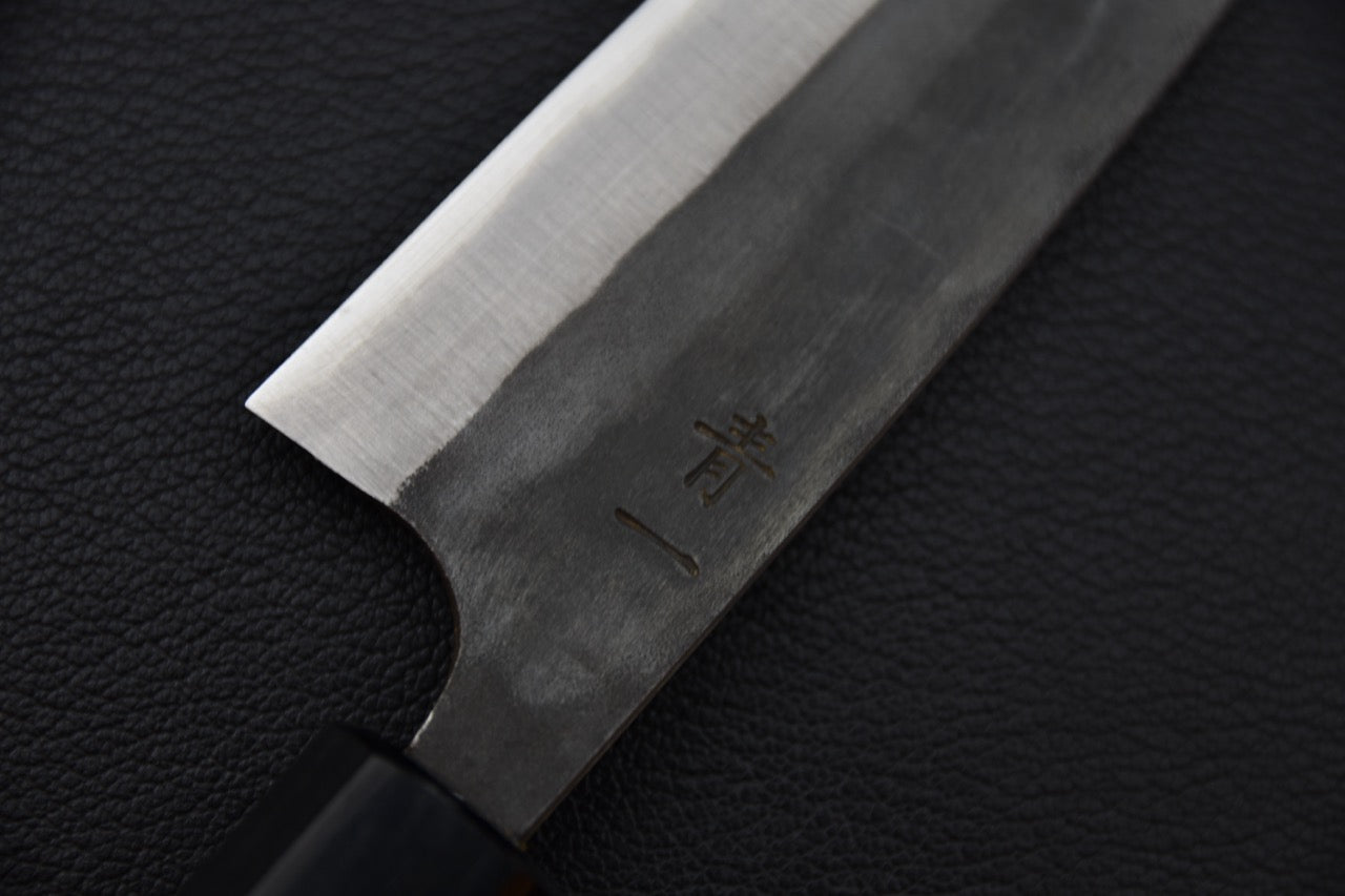 Manche traditionnel japonais en bois de ho avec virole noire sur couteau Hitohira