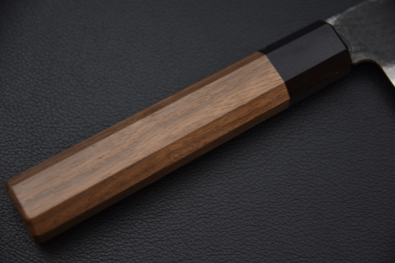 couteau japonais lame Kurouchi contrastant avec tranchant poli en acier Aogami