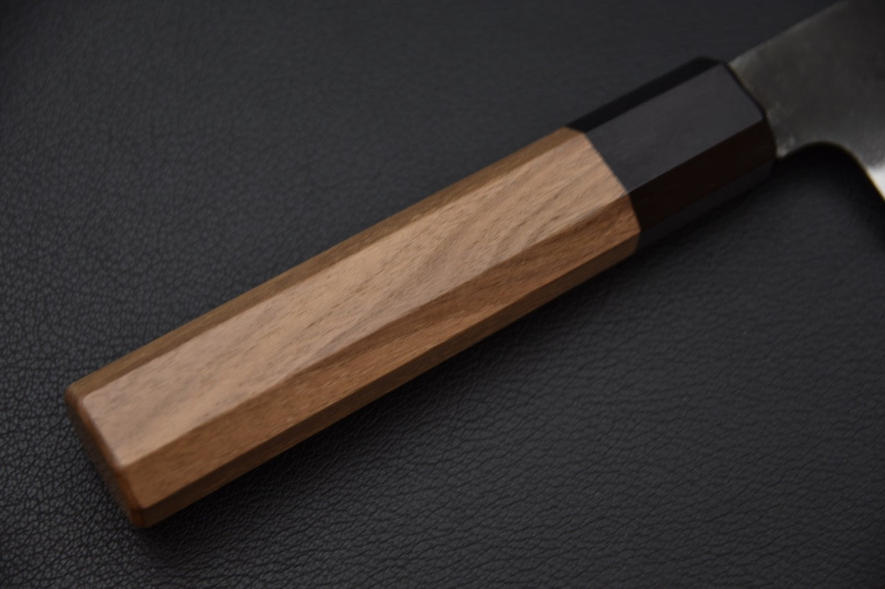 Couteau japonais lame fine en acier Aogami #1, profil léger et équilibré.