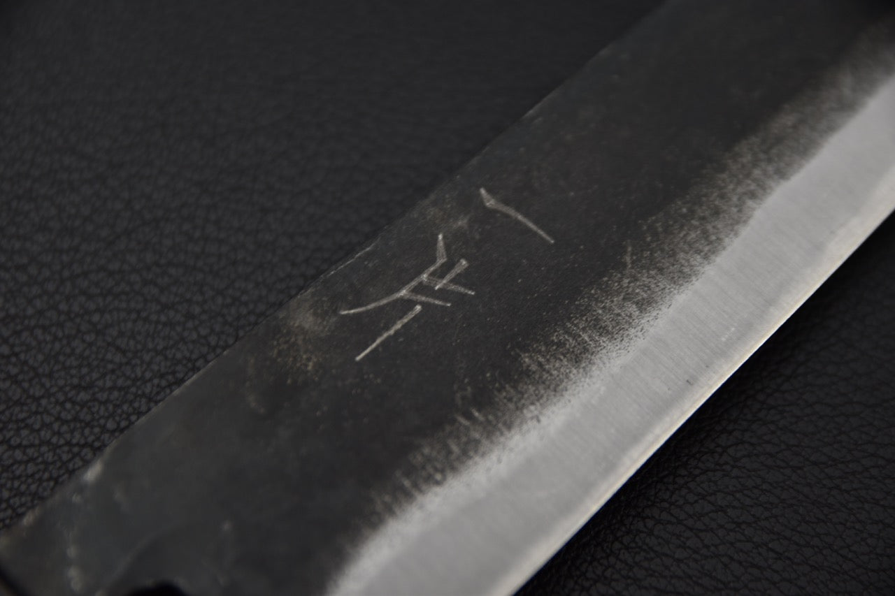 couteau japonais lame Kurouchi noirci et profil effilé pour découpe précise