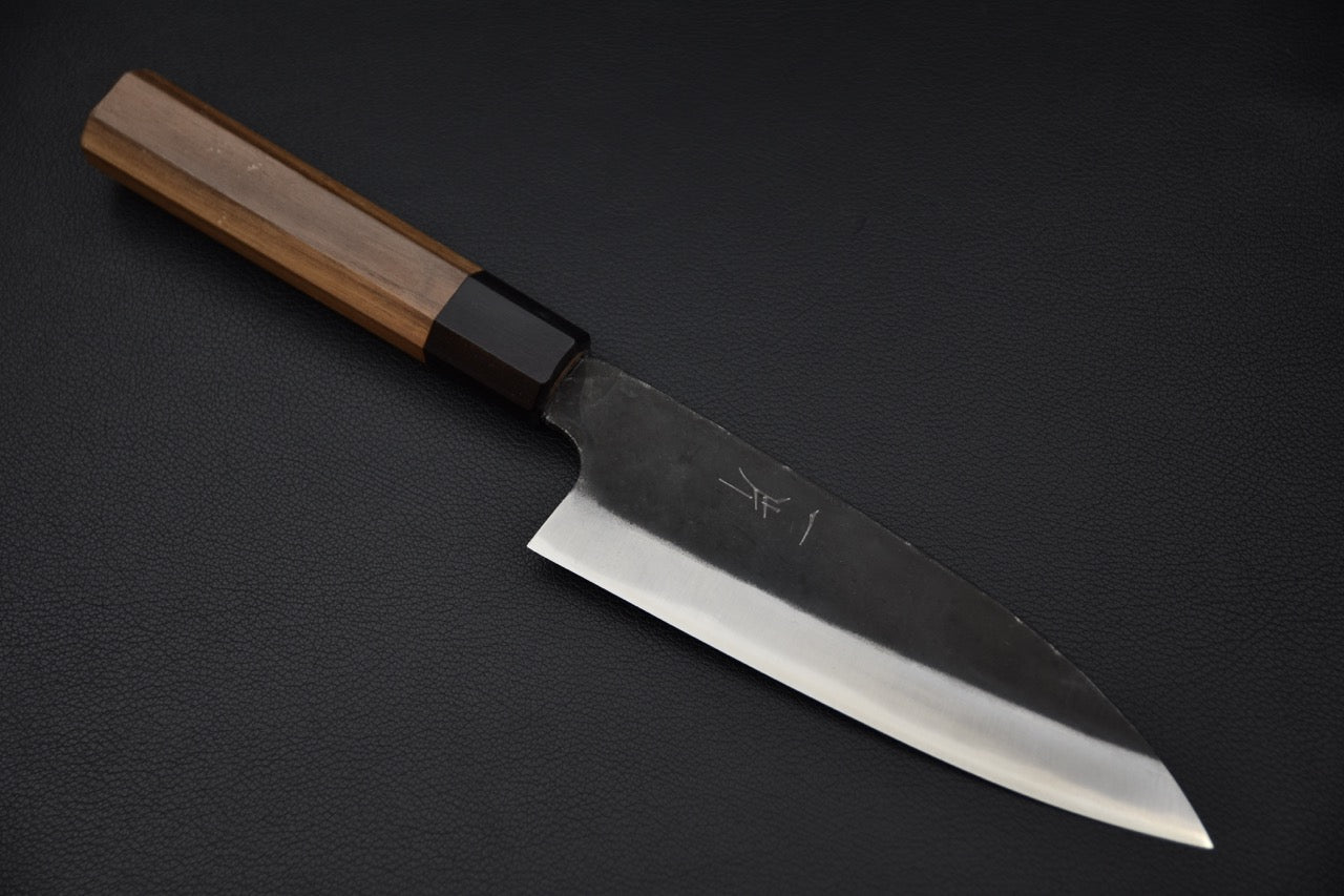 Couteau japonais Gyuto avec lame en acier kurouchi Blue #1 et manche noyer octogonal.