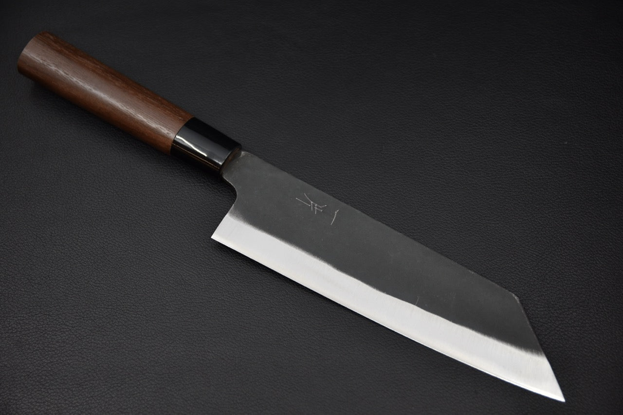 Couteau japonais bunka 190mm Hitohira Hizen, finition kurouchi et manche en noyer — vue complète.