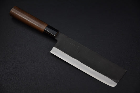 Couteau japonais Nakiri 165mm Hitohira Hizen Kurouchi Shirogami #2, vue complète sur fond noir — Stay Sharp Montréal.