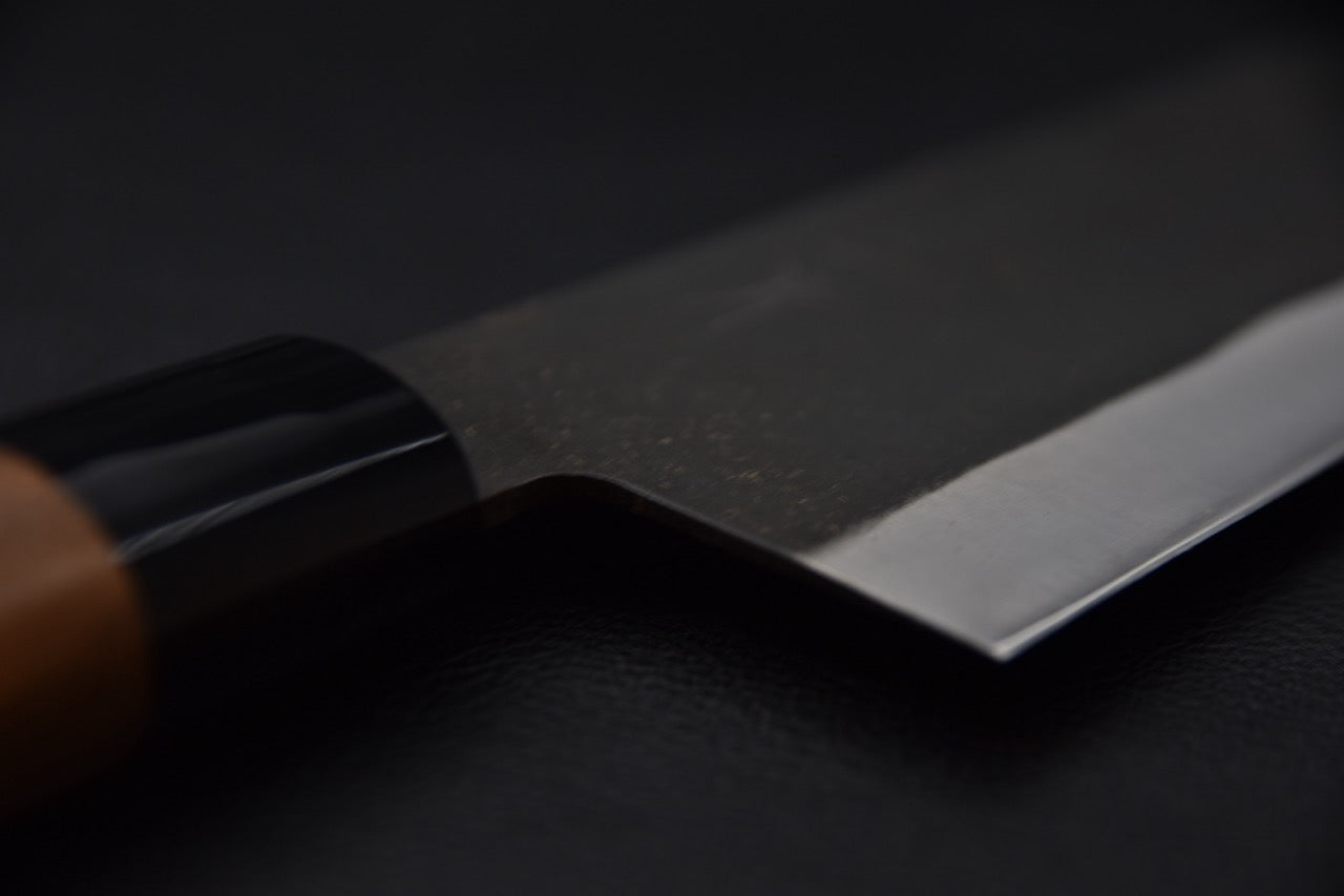 Détail de la jonction lame et manche du couteau japonais Nakiri Hitohira Hizen Kurouchi — Stay Sharp Montréal.