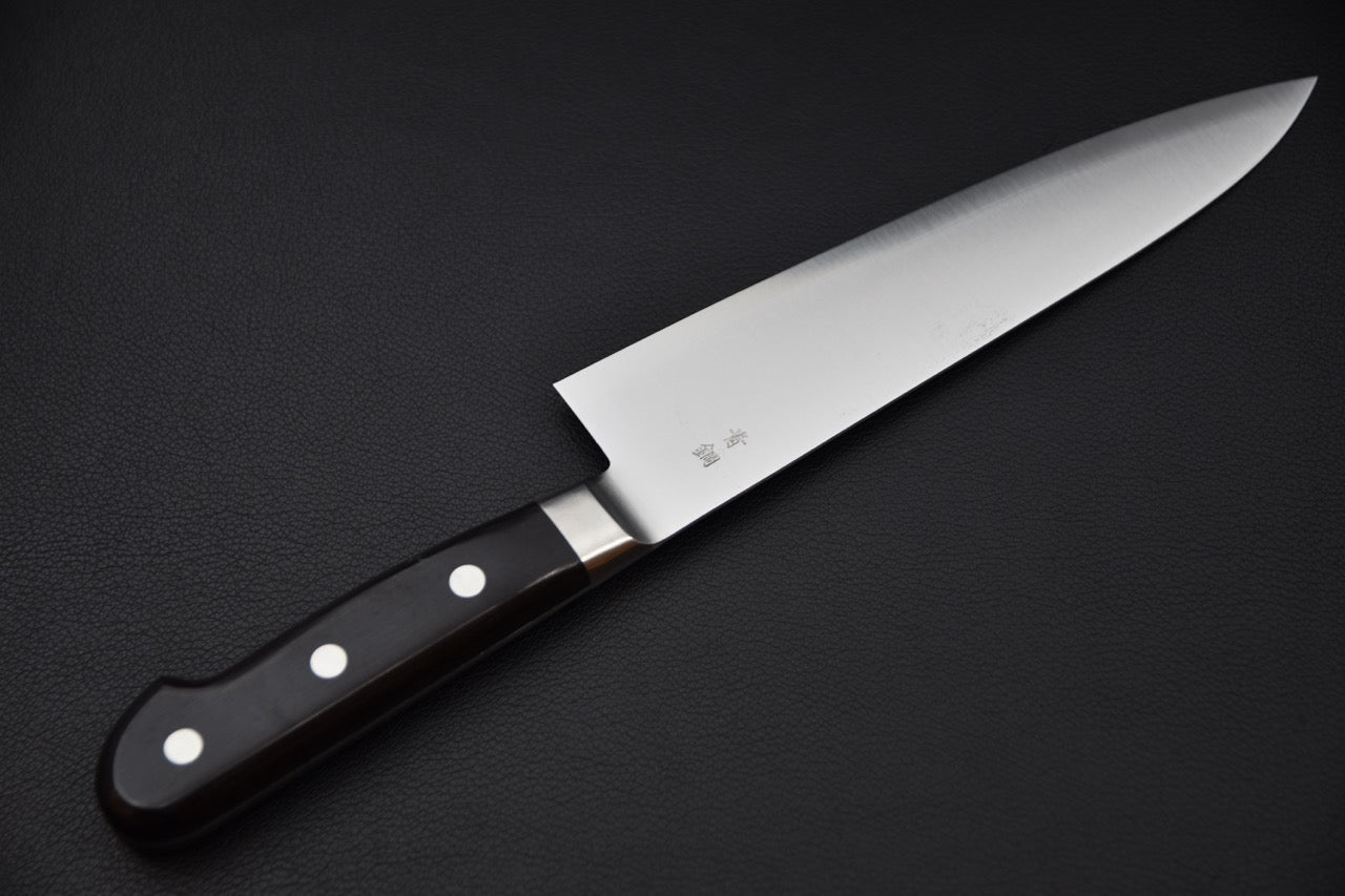 couteau japonais vue de dessous, tranchant symétrique affûté façon rasoir