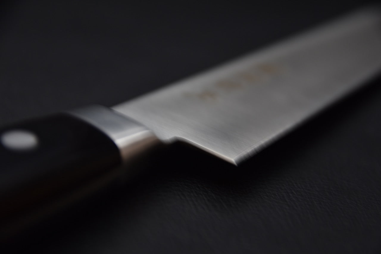 couteau japonais lame fluide et équilibrée vue de face