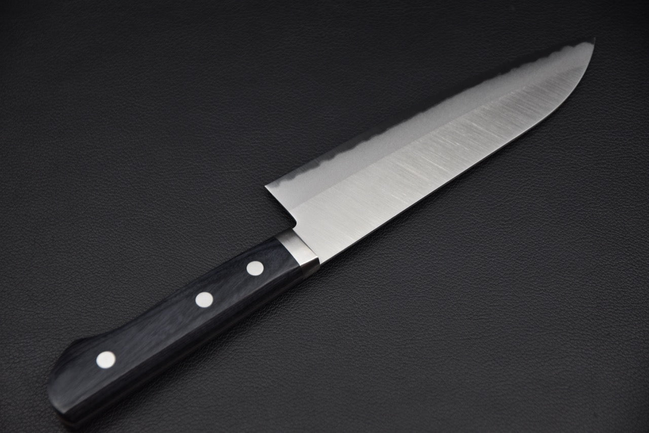 Profil complet du couteau japonais Santoku 165mm avec ligne de cladding visible — Stay Sharp Montréal.