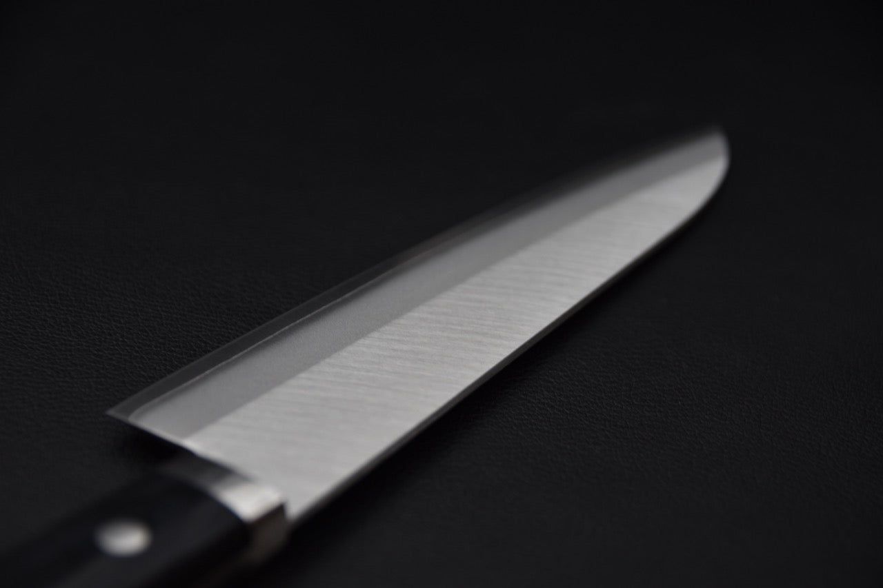"Détail de la pointe du couteau japonais Gyuto Hitohira Imojiya MZ Chromax — Stay Sharp Montréal."