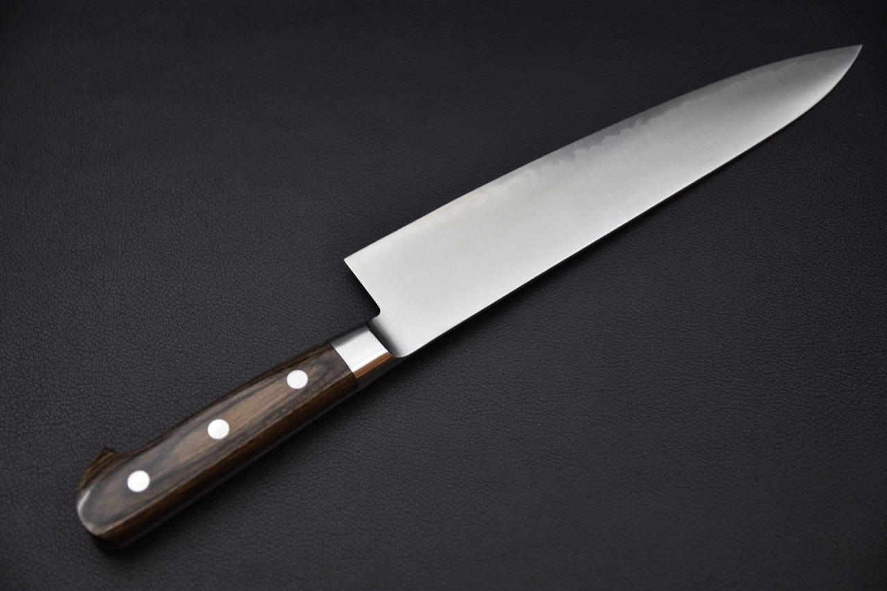 Couteau japonais lame SG2 polie montrant le profil élancé du gyuto