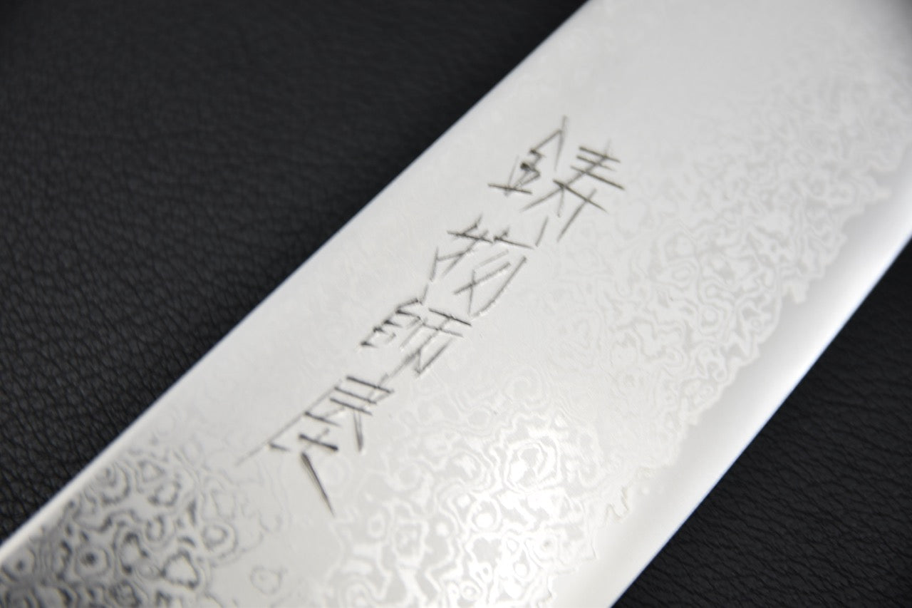 Détail du motif damas et marquage japonais sur la lame