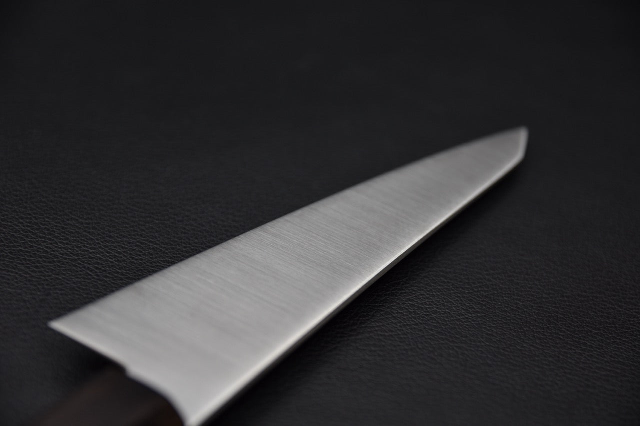 "Détail du tranchant poli du couteau japonais Hitohira Imojiya TH Inox."