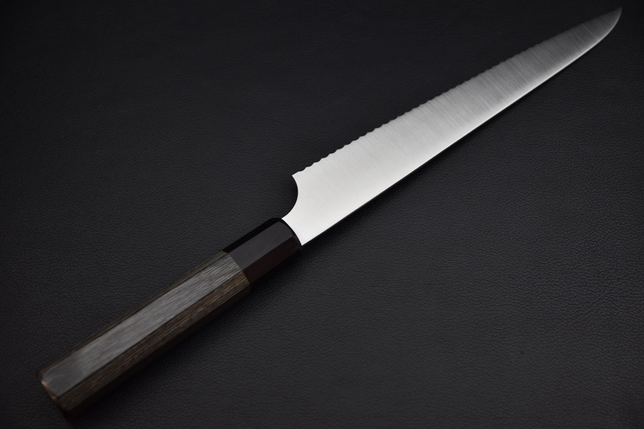 Couteau japonais à pain Hitohira Imojiya TH 240mm, profil de lame longue crantée en acier inoxydable — Stay Sharp Montréal.