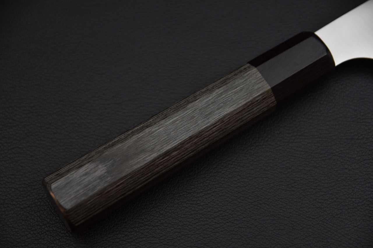 Couteau japonais à pain Hitohira Imojiya TH 240mm, détail du talon et des crans près du manche — Stay Sharp Montréal.