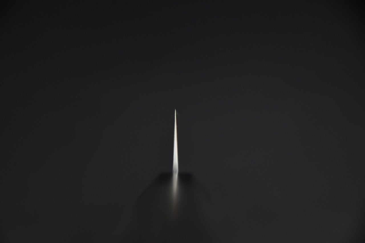 Couteau japonais à pain Hitohira Imojiya TH 240mm, vue diagonale complète avec lame crantée et manche pakka — Stay Sharp Montréal.