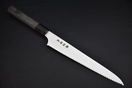 Couteau japonais à pain Hitohira Imojiya TH 240mm, lame crantée en acier inoxydable sur fond noir — Stay Sharp Montréal.