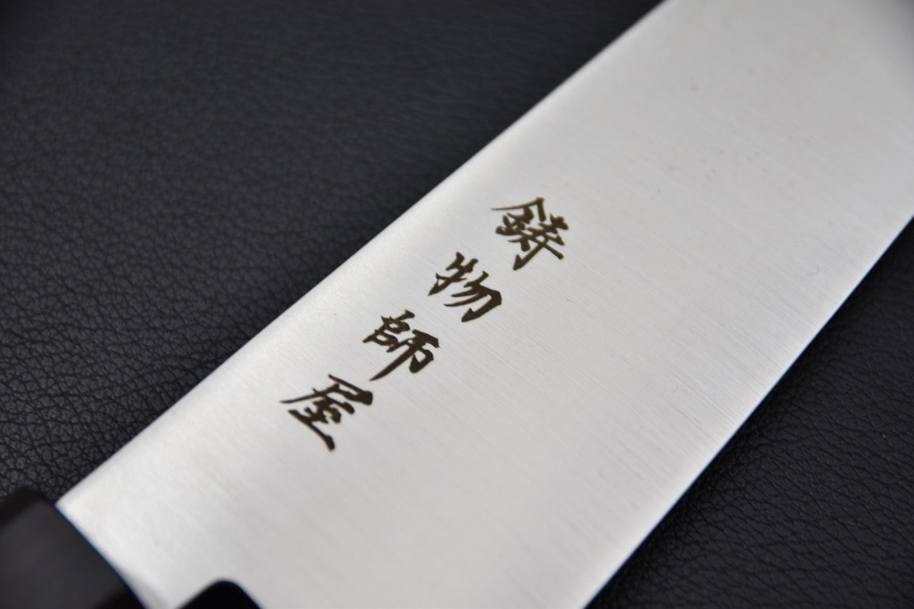 Gros plan sur la pointe kiritsuke du couteau japonais Bunka TH Stainless 180 mm