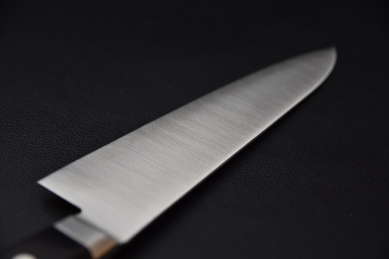 Gros plan sur le manche pakka du couteau japonais Hitohira Imojiya TH Stainless gyuto 180mm