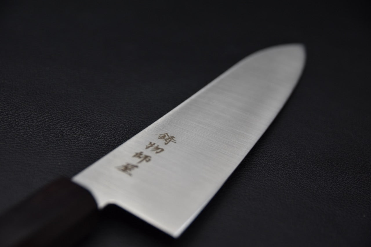 Couteau japonais gyuto 210mm en acier inoxydable — détail de la lame satinée