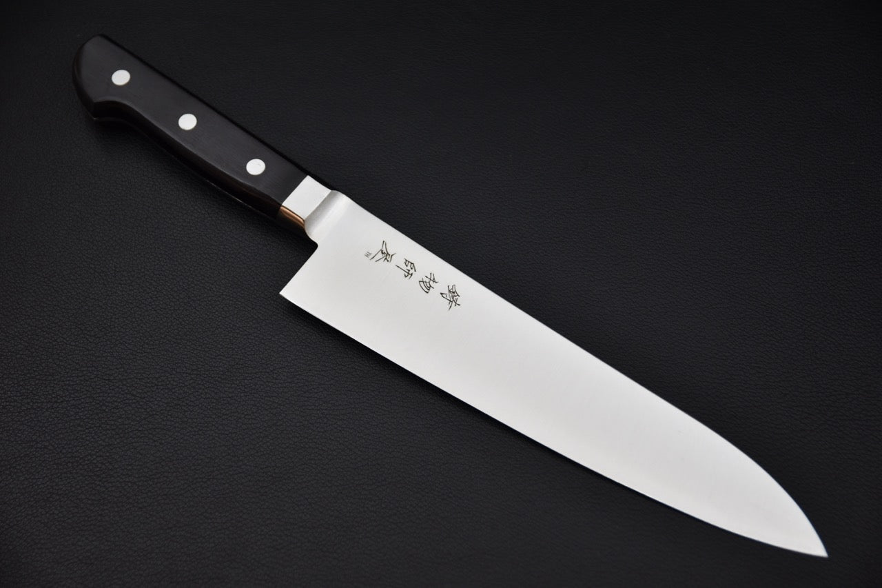 Couteau japonais Gyuto 210mm Hitohira Imojiya TH, vue complète sur fond noir.