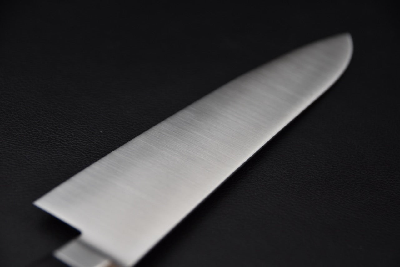 Détail de la pointe du couteau japonais Gyuto Hitohira Imojiya TH.