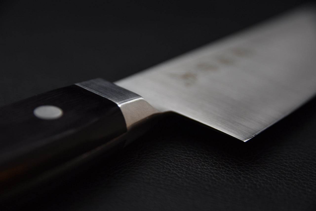 Jonction entre la lame et le manche du couteau japonais Gyuto Hitohira Imojiya TH.