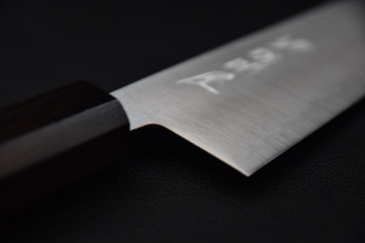 Couteau japonais bunka Hitohira Imojiya TH, détail du talon, de l’émouture et de la jonction avec le manche.