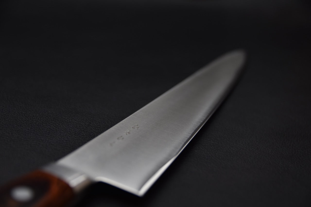 couteau japonais goût raffiné, biseau double, poignée imitation acajou, lame profilée