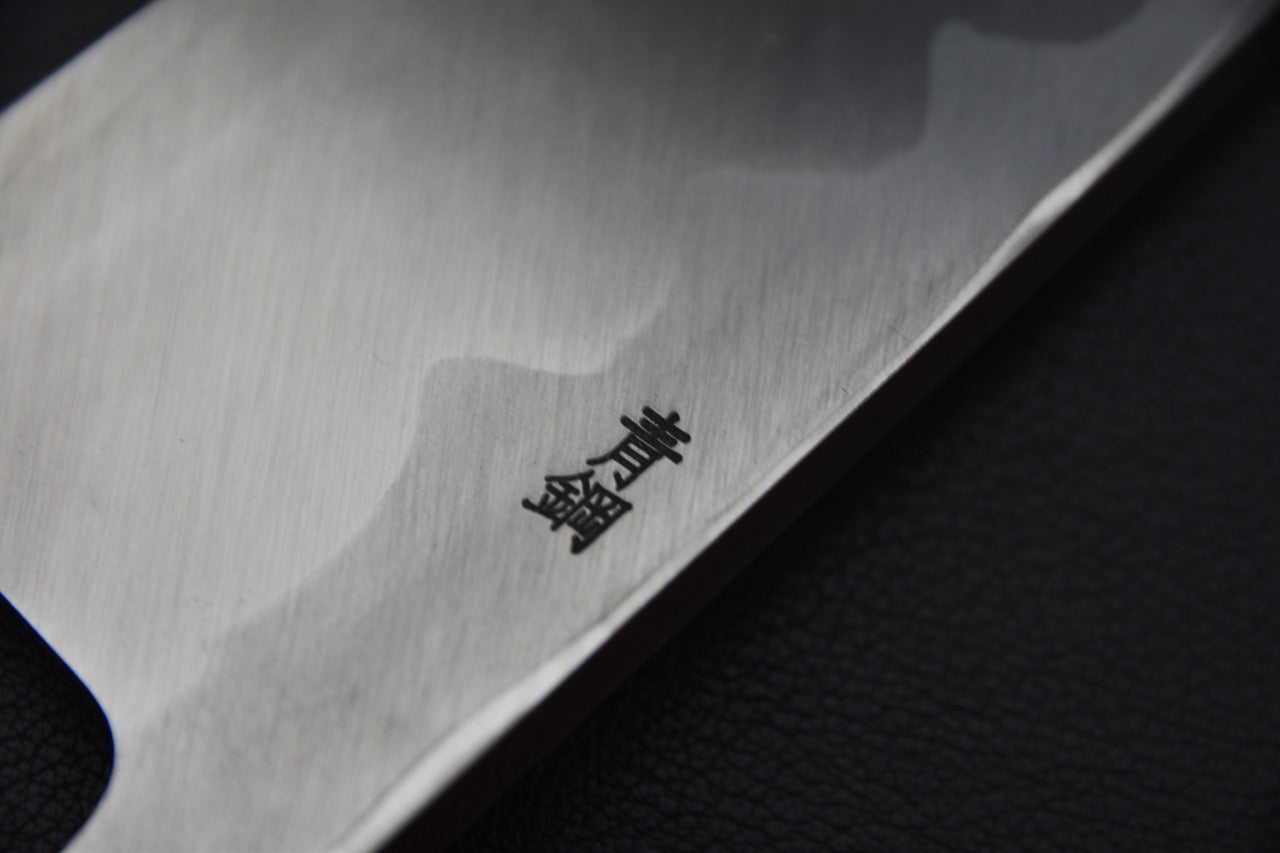 Inscription en kanji japonais indiquant « 青鋼 » (Aogami) sur la face opposée.