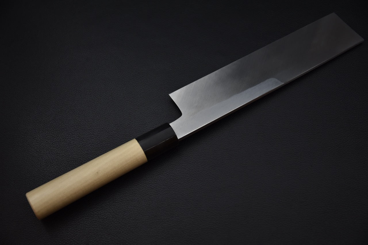 Couteau japonais usuba 210mm, vue rapprochée du tranchant et de la finition traditionnelle — Stay Sharp Montréal.