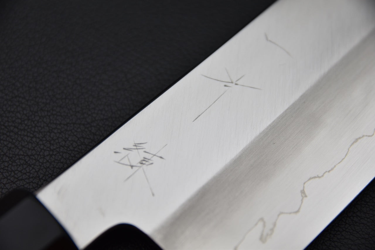 couteau japonais lame fine Ginsan, coupe légumes, manche bois clair ergonomique