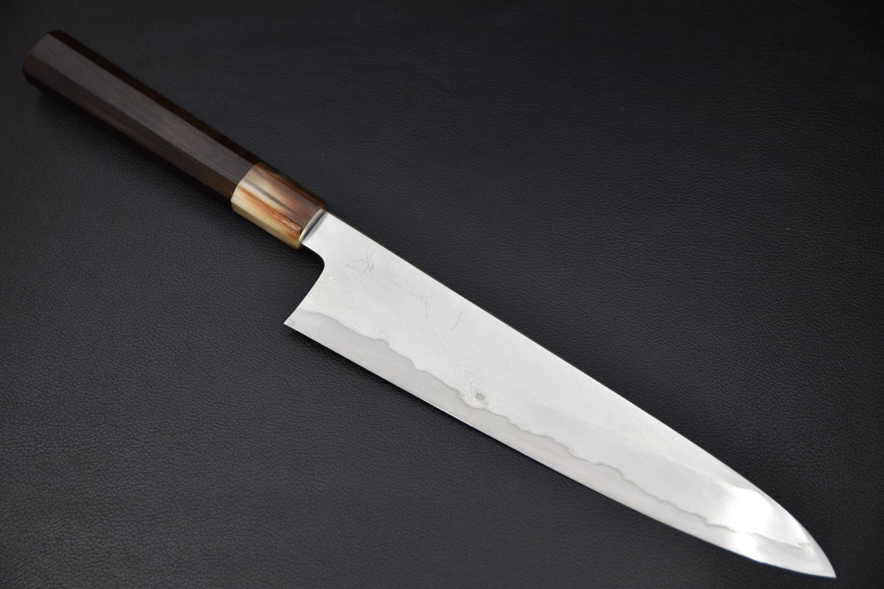 Couteau japonais gyuto 240mm Hitohira Kikuchiyo Rou VG10 damas, vue complète de la lame et du manche en ébène — Stay Sharp Montréal.