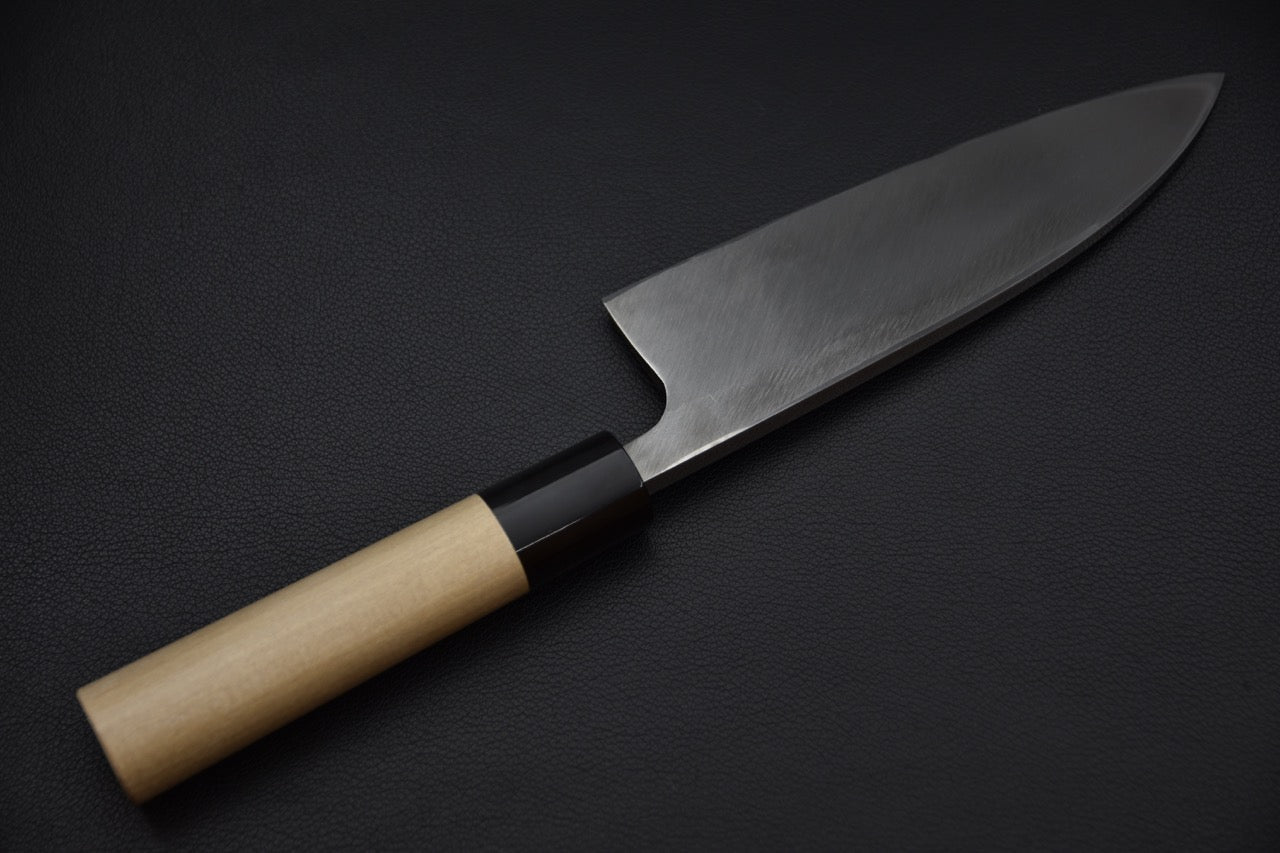 Vue arrière du couteau Deba Hitohira Manzo sur fond noir