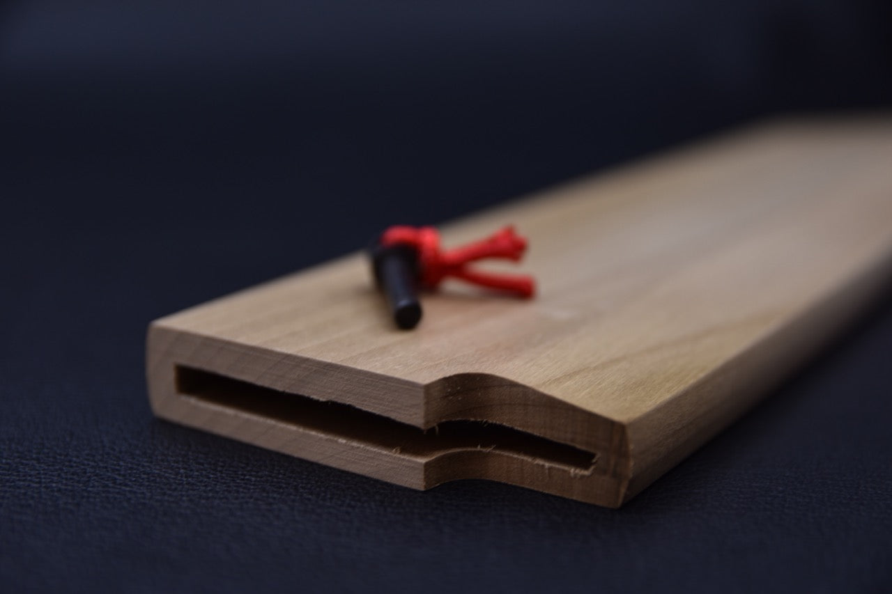 Détail de l’ouverture interne du saya Kiritsuke 240 mm