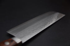 couteau japonais nakiri vue tranche fine et lame horizontale