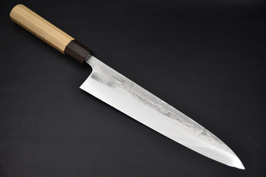 Couteau japonais gyuto 240mm Hitohira Nihei SLD, vue complète de la lame et du manche — Stay Sharp Montréal.