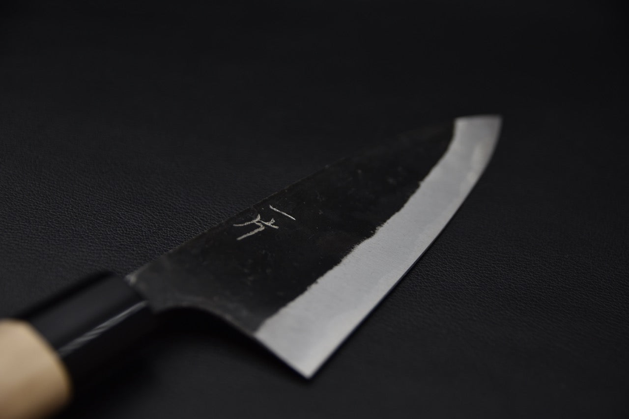 couteau japonais gravure artisanale sur lame noire