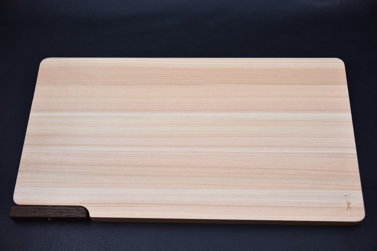 Planche à découper japonaise en hinoki 360x200x13mm avec pied rotatif en bois de rose — Stay Sharp Montréal.