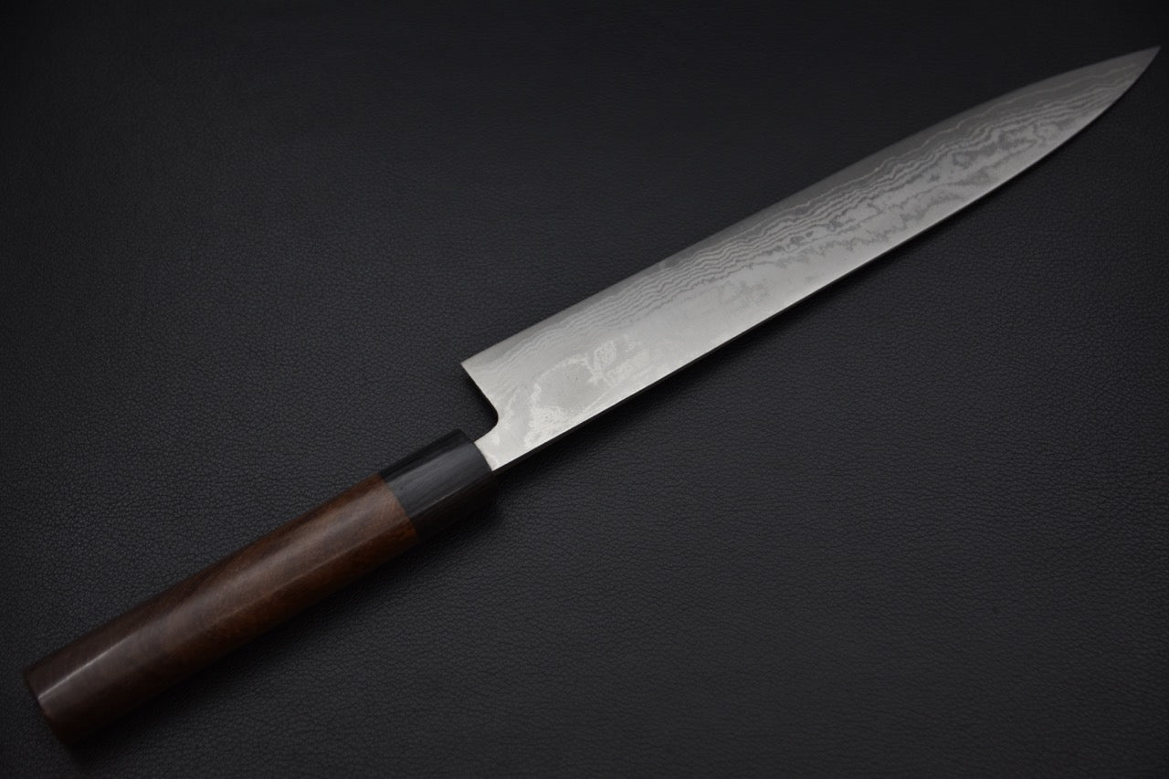 Vue latérale du couteau Hitohira Setsu Sujihiki avec manche en bois de rose