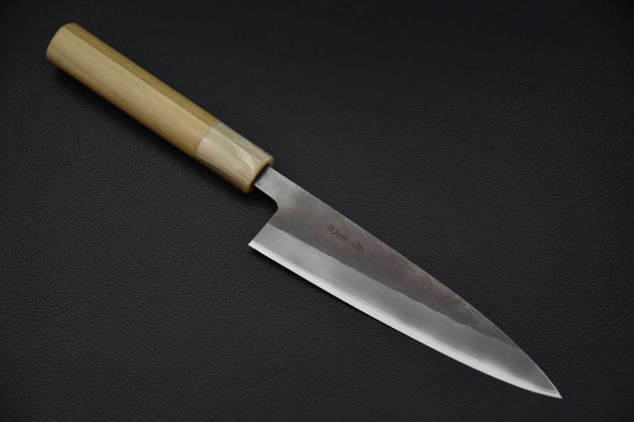 Couteau japonais Hitohira Petty 150mm avec lame en acier Aogami #2, finition kurouchi et manche en bois de ho et corne de buffle