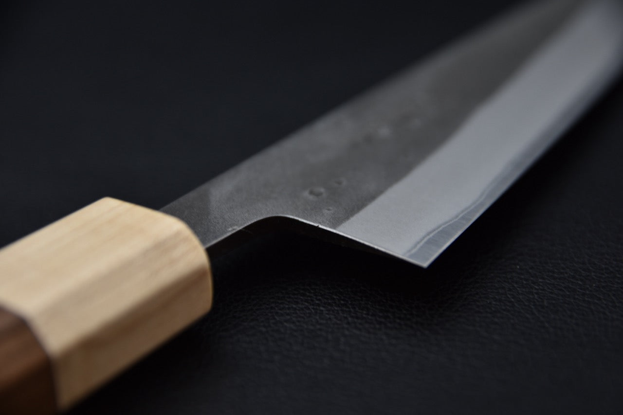 Couteau japonais Honesuki Kaku 150mm, vue du fil de lame depuis la pointe