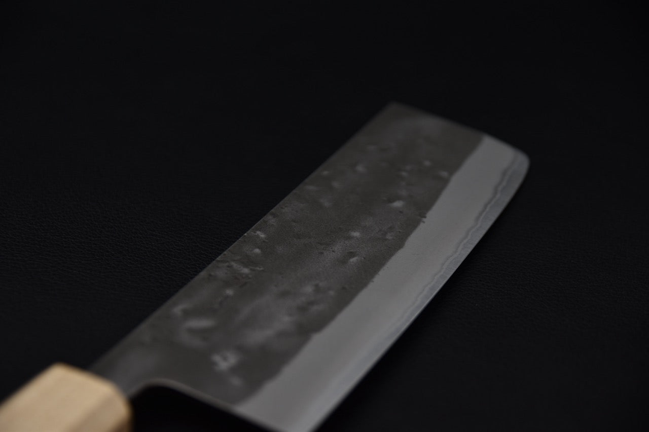 Lame nashiji du couteau japonais Nakiri 165 mm Blue #2, détail de la texture — Stay Sharp Montréal.