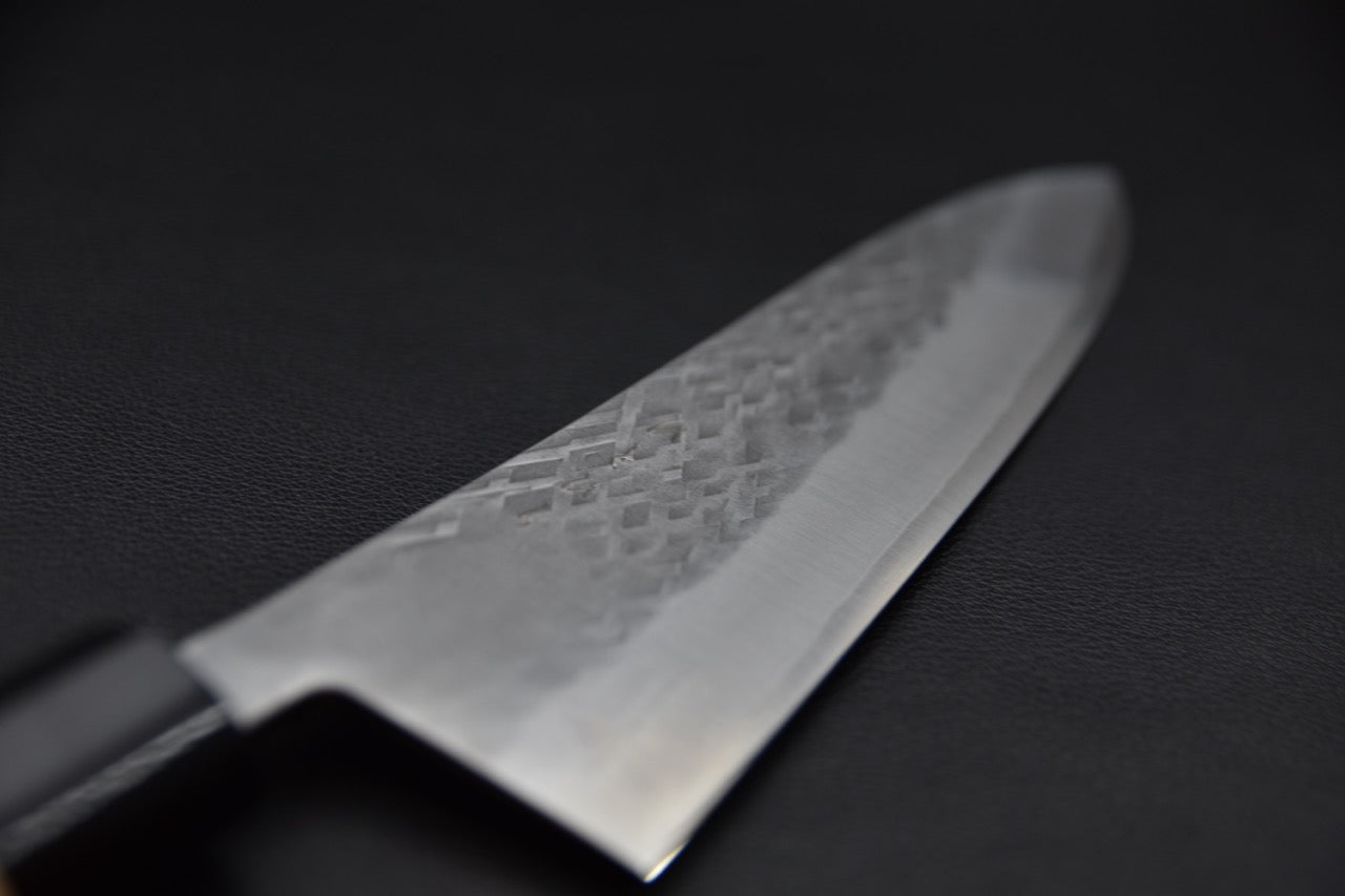 Détail lame martelée en acier SLD – couteau Hitohira Gyuto 210mm