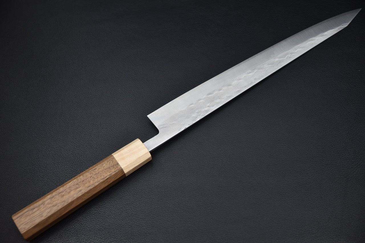 Couteau japonais sujihiki Hitohira TD SLD 270 mm présenté en angle, lame et manche visibles.