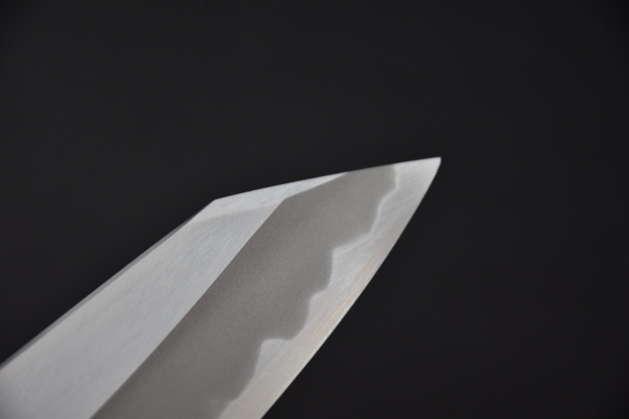 Pointe kiritsuke du couteau japonais Hitohira Tanaka Kyuzo, profil anguleux et finition migaki — Stay Sharp Montréal.