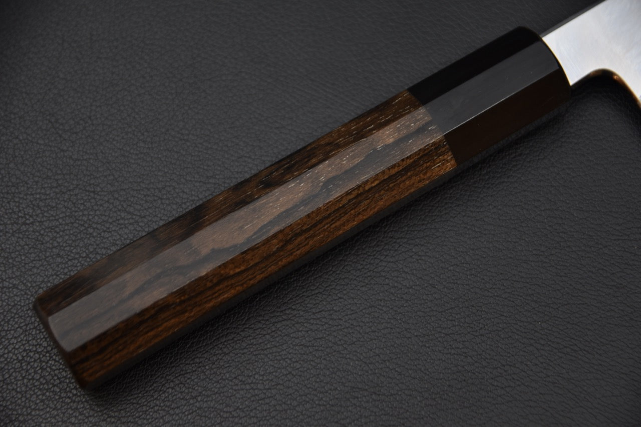 couteau japonais détail de la gravure sur la lame Aogami #1