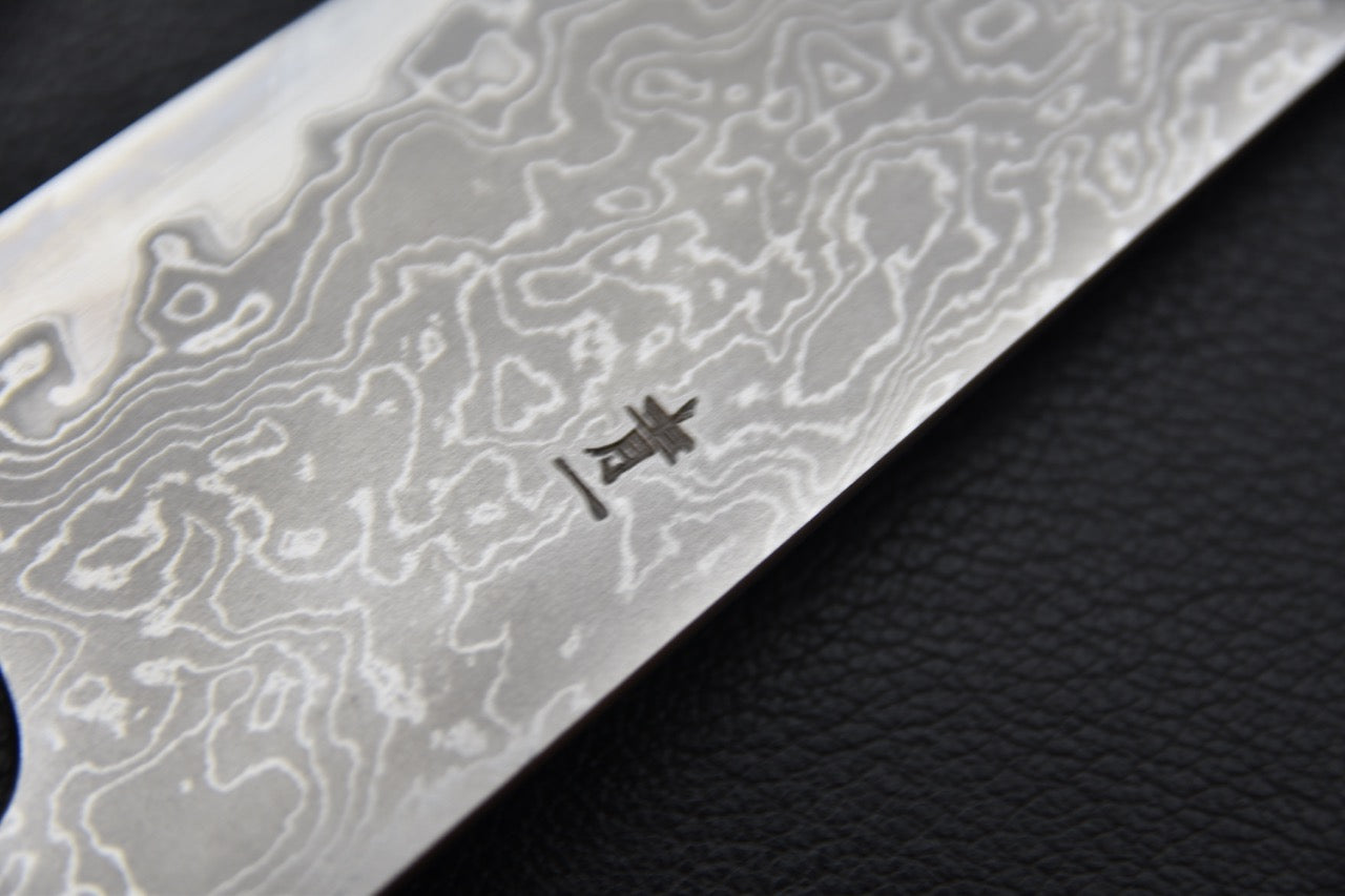 Marque gravée sur la lame damassée du couteau Hitohira