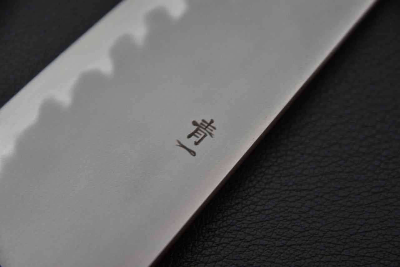 Gravure en kanji sur la lame du couteau japonais gyuto Hitohira Tanaka Yohei Aogami #1.