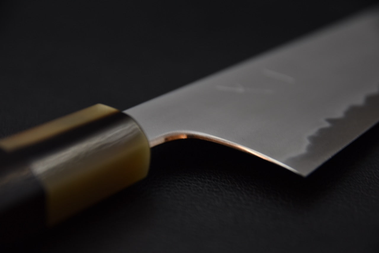 Jonction entre la lame et le manche du couteau japonais gyuto Hitohira Tanaka Yohei Aogami #1.