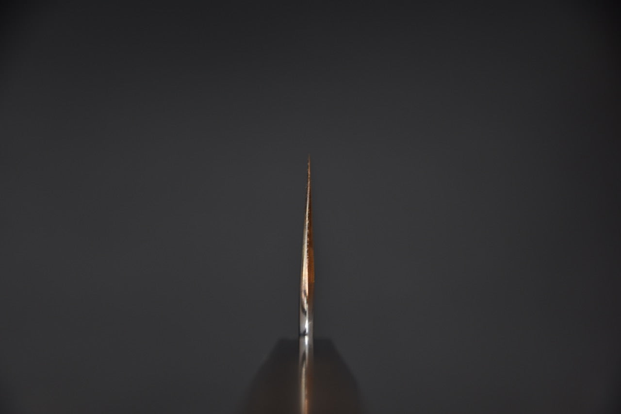 Zoom sur la jonction polie entre la lame et le manche du Gyuto Mizu Honyaki